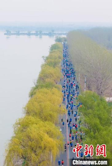 2025宿迁站鸣枪开跑，约15000名跑者穿越项王故里