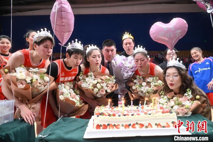 WCBA四川女篮主场83-72击败新疆迎来新赛季第十九