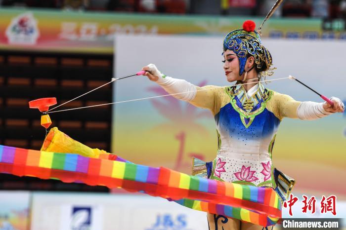 最炫民族风来袭:女子搏克亮眼,射弩全程满环