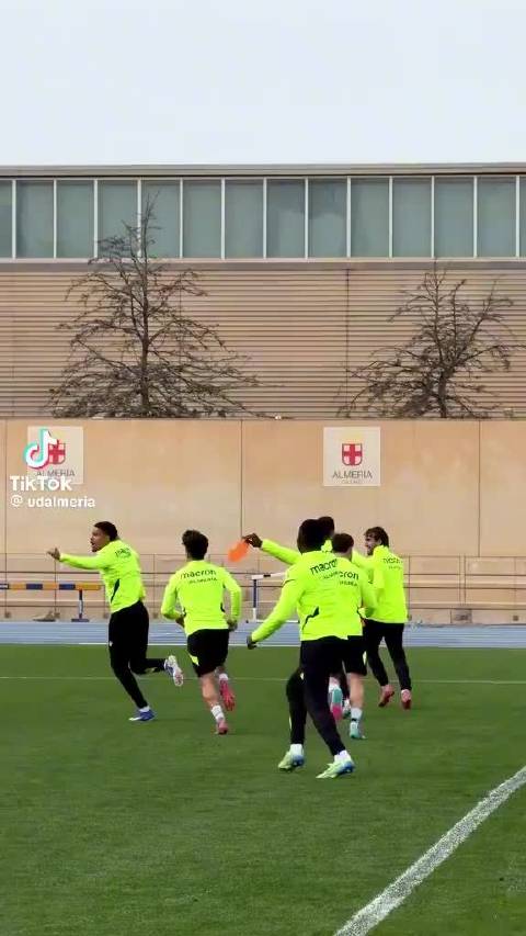 巴西球队19秒闪电破门 郑钦文训练获名将陪练