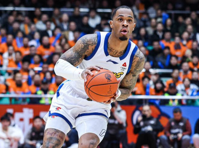 王浩然32分引领深圳大胜广厦豪取8连胜