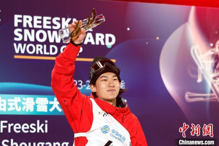 苏翊鸣斩获X GAMES CHINA总决赛冠军 领跑滑雪