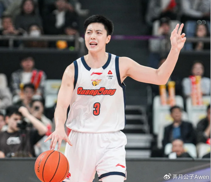 杜锋偏心胡明轩 陈家政被压制引球迷不满