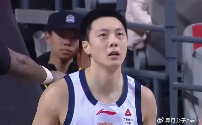 杜锋偏心胡明轩 陈家政被压制引球迷不满