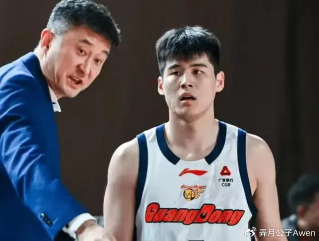 杜锋偏心胡明轩 陈家政被压制引球迷不满